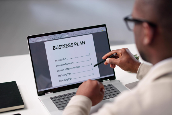 Beginner planning first 30 days of building an online business